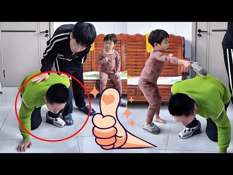 爸爸吃枣被噎到了，弟弟的举动惊呆众人，实在是太机智了！#Cute baby#Cute#呆萌小米宝#聪明宝宝#萌娃