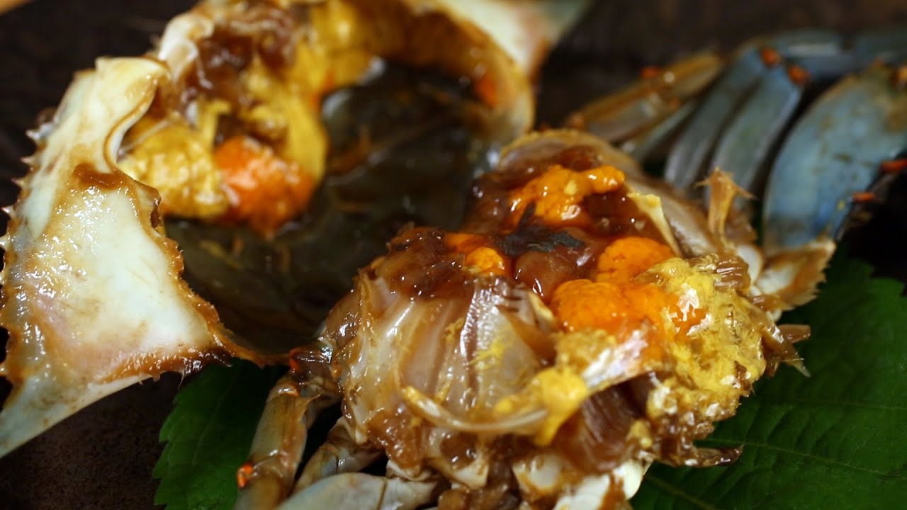 Ganjang-gejang (Raw crabs marinated in soy sauce: )