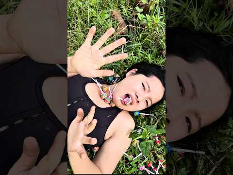 how to peel lollipop🍭 #bushcraft #camping #lifehacks #survivalskills #shorts