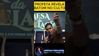 PASTOR PEGA BATOM E FAZ REVELAÇÃO INÉDITA!