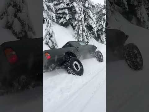 Toyota Tacoma pick-up -Special 4x4, V6 off road in deep snowโ๐๐๐ฒ#Shorts #offroad #diesel #automobile