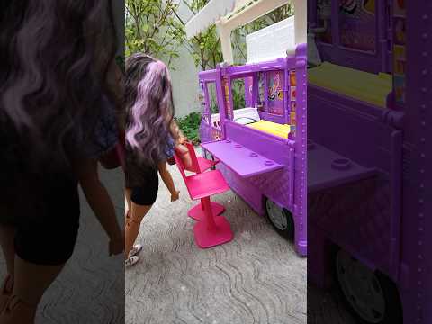 Armo el changarrito móvil de comida🍔 Me agarró la lluvia🌧️#barbie #muñecasbarbie #daailum #muñecas
