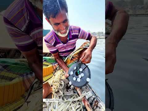 বুড়িগঙ্গা নদীতে ফেলে দেওয়া টাকা চুম্বক দিয়ে কিভাবে উঠালো দেখুন♥️#youtubeshorts #youtuber #foryou