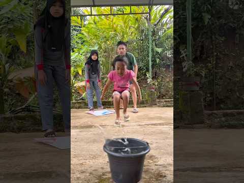 Ngelampar si nyai kedalam ember