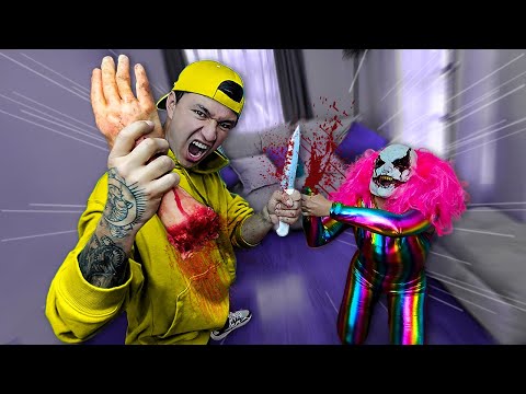 ATACO A LA MADRE DEL PAYASO IT Y LE CORTO UNA MANO CON UN CUCHILLO!! @PARCERICO