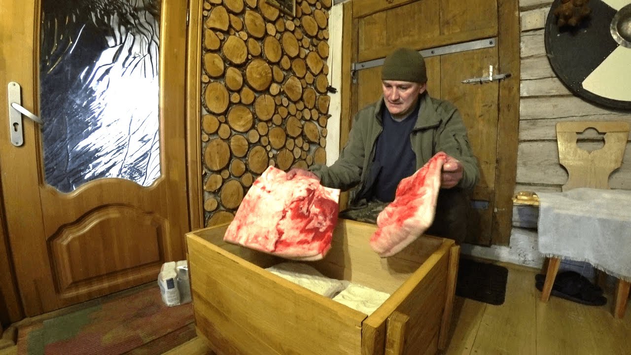 Моя жизнь в глухой белорусской деревне. Завалил кабана и рыбу уложил на солому. 325