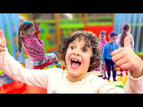 Fun Time Indoor Playground: Sara and Friends' Exciting Adventure with Awesome Games for Kids!