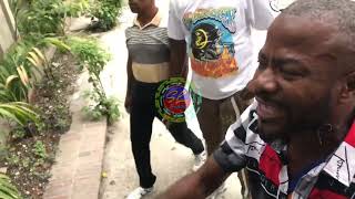 Goumen pete devan kou dapèl ti claude pran baton ak tout sekiretel