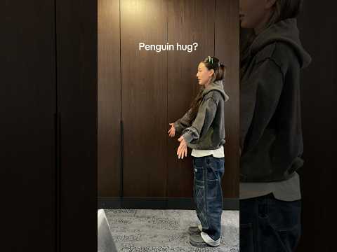 Penguin Hug?🐧 #TWICE #트와이스 #JIHYO #지효 #MINA #미나