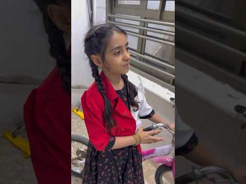 اب يعلم ابنه على سمع الأغاني في محرم