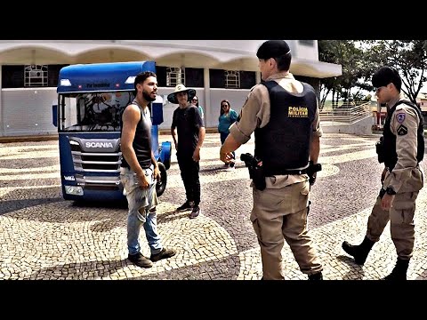 Mini Caminhão foi apreendido pela Polícia andando na cidade