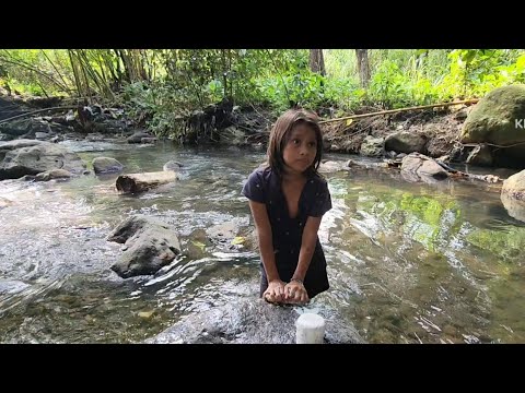 Margareth y sus hermanit0s se bañan y hacen sus necesidades en un desagüe