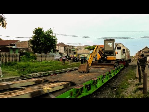 KERETA MUATAN TAK BIASA