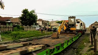 KERETA MUATAN TAK BIASA