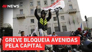 Entregadores de aplicativo protestam contra taxas e obrigatoriedade de curso em SP | TEMPO REAL