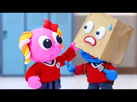 Un garçon ne veut pas montrer son visage à l'école 🤫 Film en stop motion