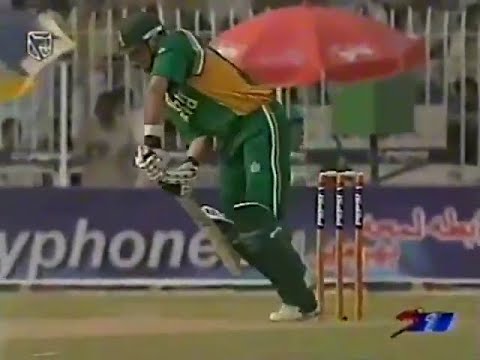 Shoaib Akhtar v Jacques Kallis - A Contest To Remember! Guess who won? South Africa v Pakistan 2003