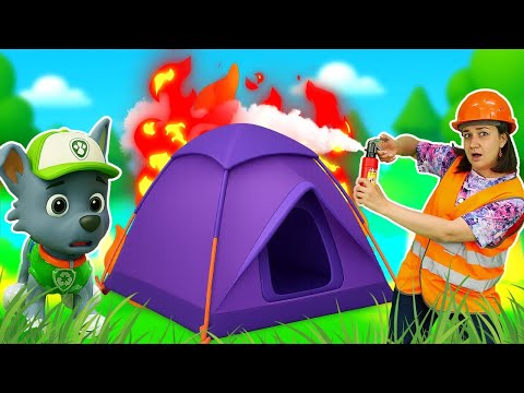 Andiamo in campeggio con la Pattuglia delle zampe e Master Toc Toc! Oh no, la tenda ha preso fuoco!