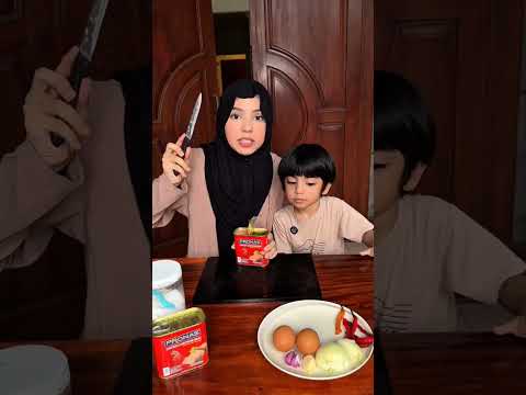bukan masak bareng ucel, masak ditemenin ucelbentar lagi bisa masak bareng nala!!!!