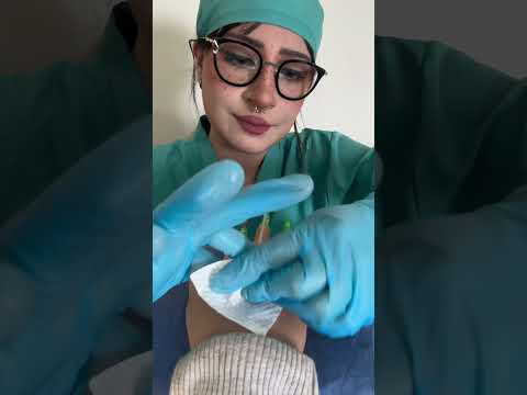 Otro día más de poner inyecciones con amor 😍 #humor #doctorasmr #medicalasmr #asmr