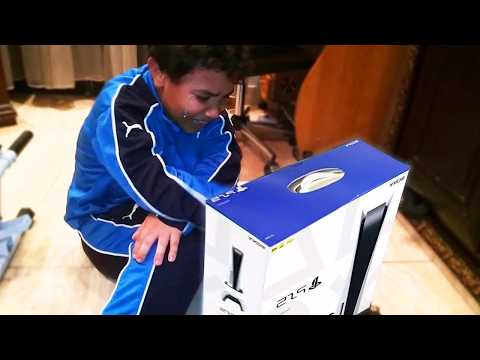 Kid gets a FAKE PS5 for Birthday..