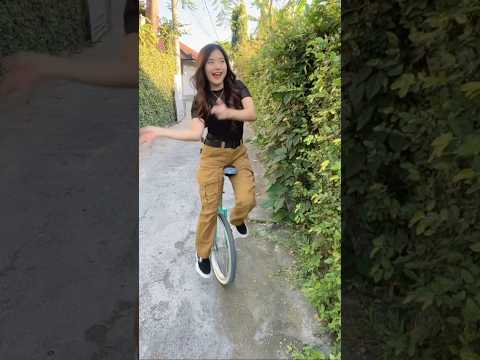 Panggil nama temen kalian yang harus cobain RODA SATU #unicycle #sepedarodasatu #rodasatu