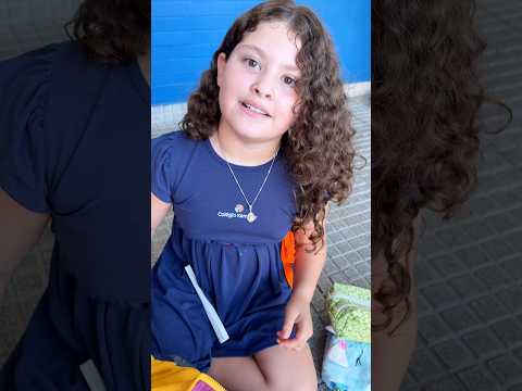 Quantos cadernos vocês carregam? #youtubeshorts #shorts