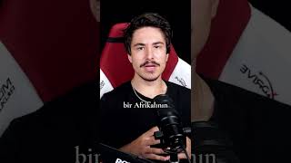 Hayvanat Bahçesinde Sergilenen Adam
