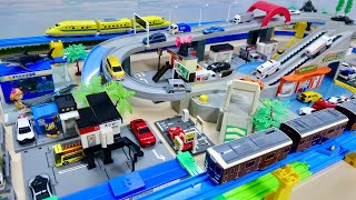 はたらくくるまのミニカーが【高速どうろ にぎやかアクション】コースを走行!プラレール新幹線☆サウンド駅と橋脚を使ったレイアウトコース