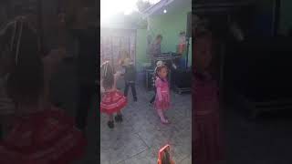itan dançado quadrilha na creche