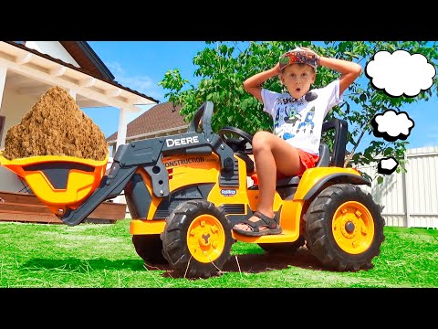 Los niños juegan con un tractor grande. Videos de juguetes para niños