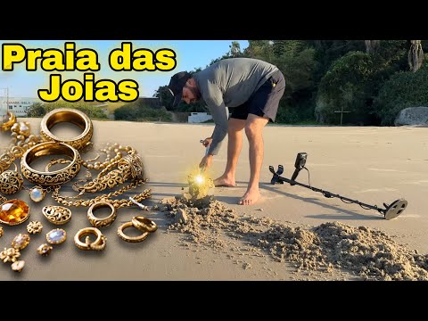 Praia recheada de joias na areia pegamos tudo com detector de metais!