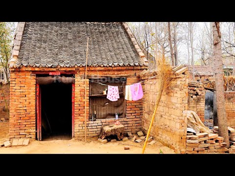 The young man went to the uninhabited wilderness to build a mud house and a yard