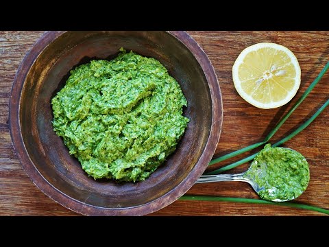 Simple Tasty Chive Pesto #InSeason