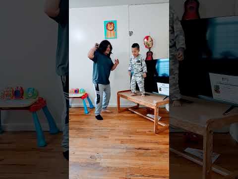 Deja de andar corriendo te vas a caer  #chorts #viral #parati
