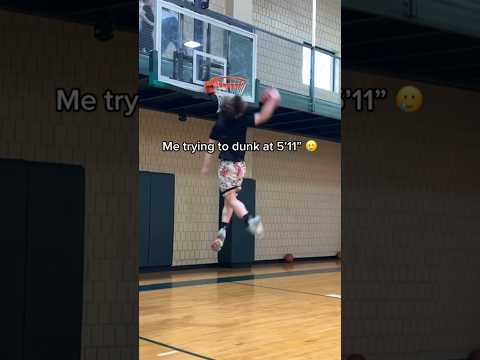 We’ve all heard someone say they would be FLYING if they were an inch taller 😂 #dunk #dunkcontest