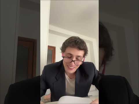 L’UOMO CON IL BRACCIO ALZATO DA 10 ANNI!😨🙋🏻‍♂️