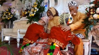 BERLINANG AIR MATA ORANG TUAN KETIK ANAK SEMBAH SUNGKEM