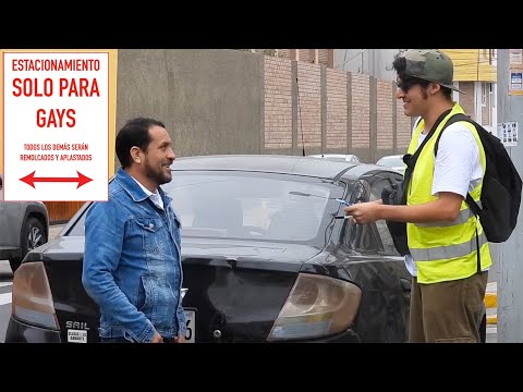 Estacionamiento solo para GAYS! BROMA!