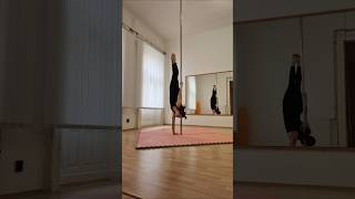 Pole Dance combinations with handstands 🤸‍♀️ #poledance #handstands