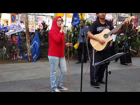 Ingatker ziana zain plok dtg hari ni busking ,semua meluru keluar,power beb - ANGGAPANMU