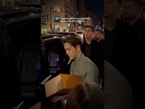 Imagine being gifted a luxury item by your bias 🥹 #jacksonwang #got7