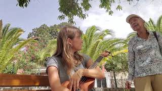 En el parque de Llano del Camello, pasando un ratico Ana y yo, en compañía de una señora espontánea.