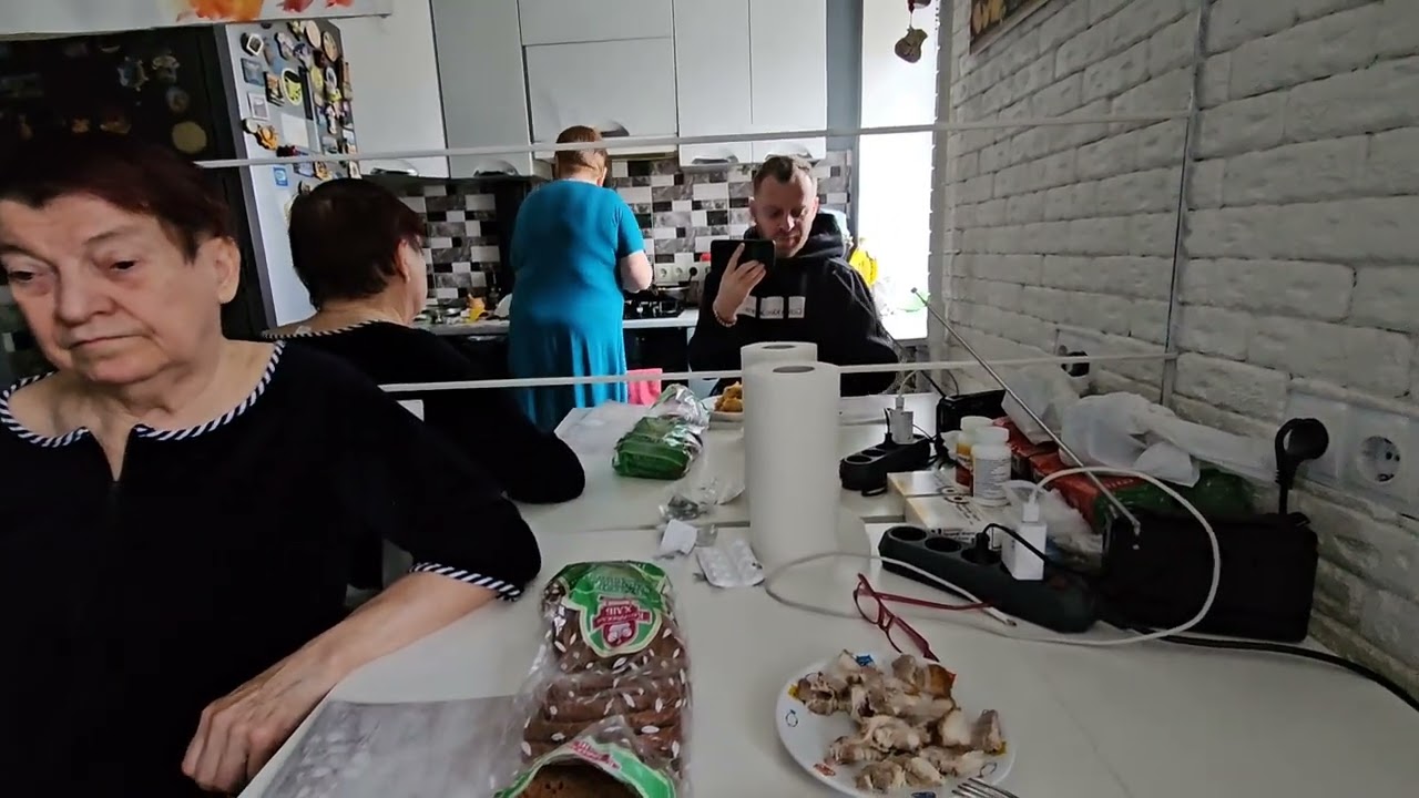 Маму с именинником так кто брехал