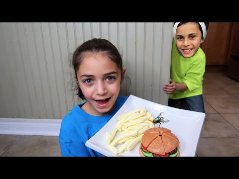 Heidi and Zidane funny stories with a Fly in the food order