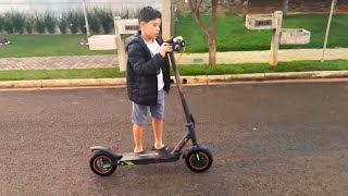 Rafael ganhou um Patinete Elétrico Honeywhale de aniversário - Primeira volta