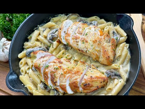 Pasta con pollo y champiñones