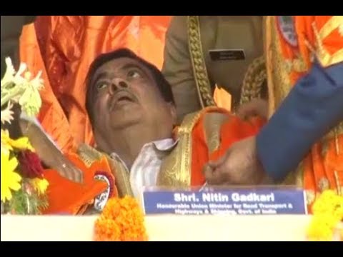 Union Minister Nitin Gadkari falls unconscious during national anthem in Maharashtra
