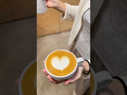 這是什麼心？答：回歸初心💖#taiwan #taipei #hearttouching #heart #latteart #latte #lattearttutorial #拉花