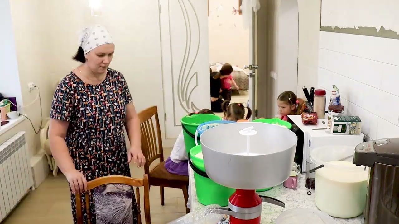 Осталась без помощницы! Залила молоком кухню.